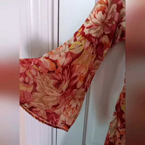 NWOT Torrid Mini-Dress with Flower-Print and Trumpet Sleeves size 00 - Picture 5 of 6